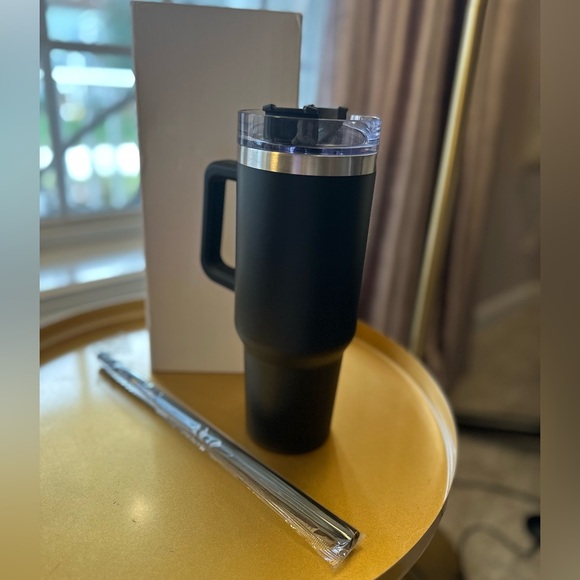 NEW Victoria’s Secret VSX Limited Edition 40 oz Stainless Steel Water Bottle - Picture 5 of 11